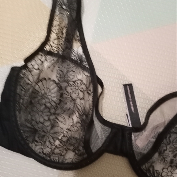 VICTORIA SECRET PLUNGE BALCONET BRA SIZE 34D - Picture 2 of 8